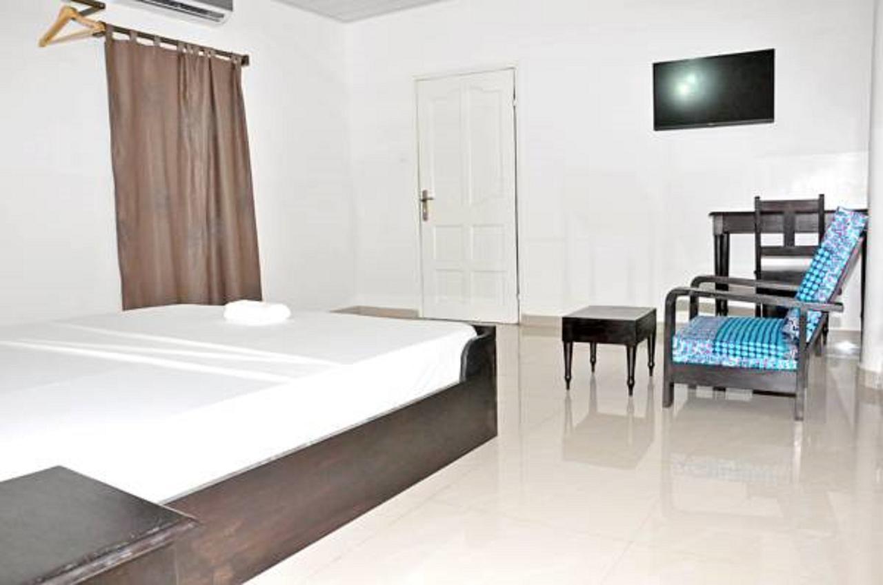 Hotel Seaside Ломе Екстер'єр фото